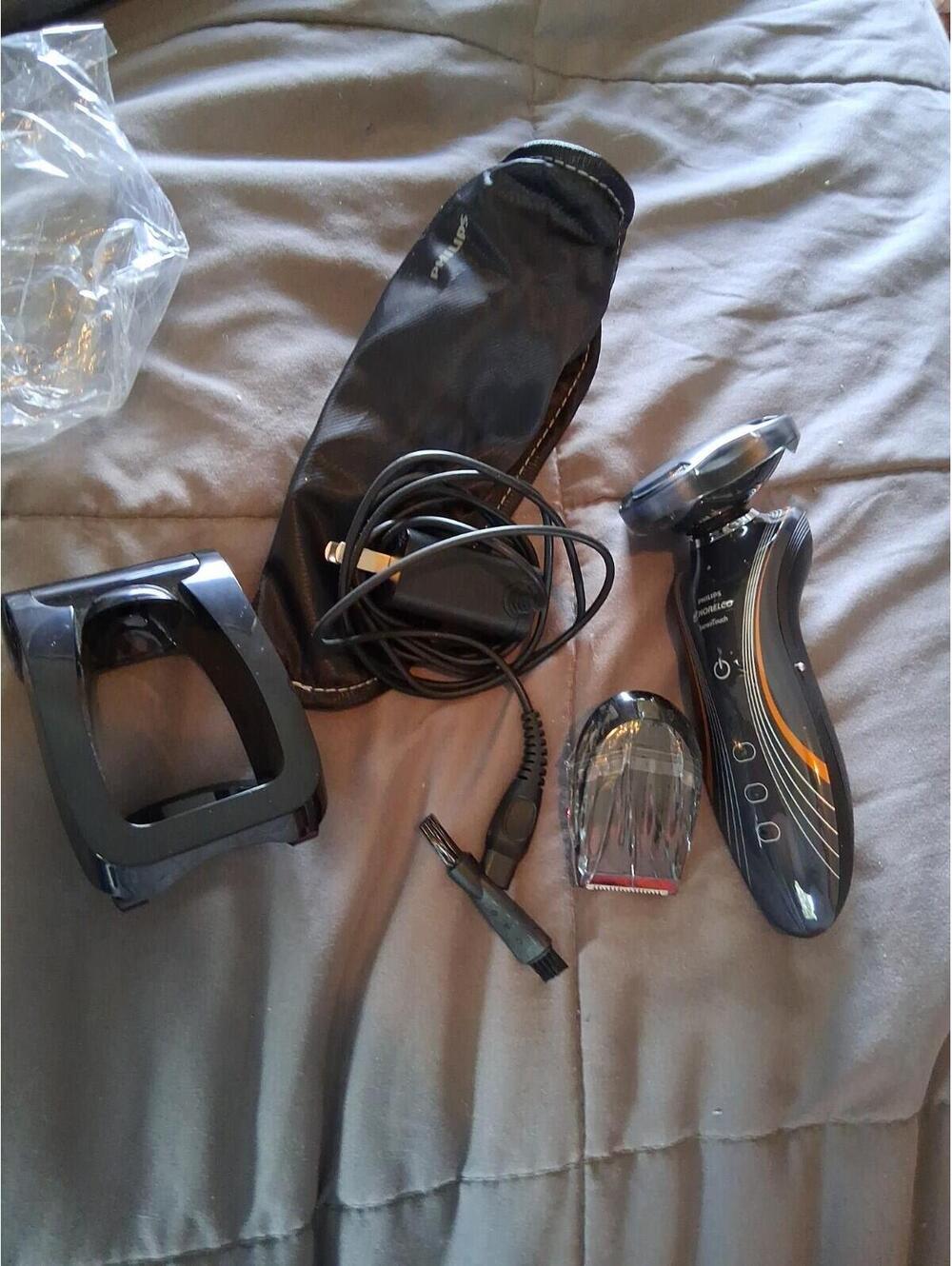 Philips Norelco RQ11 1160x SensoTouch Wet & Dry Shaver with Case Black